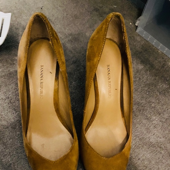 Banana republic tan heels in size 6 - Picture 4 of 6